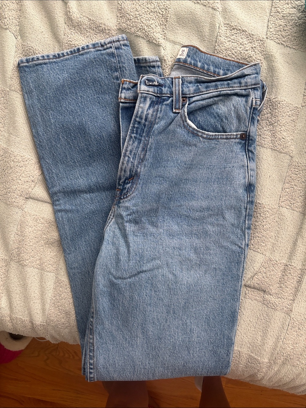 Abercrombie & Fitch The 90s Straight Ultra High-Rise Jean